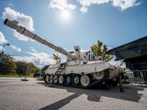 Udstillet tank til forsvarsmessen